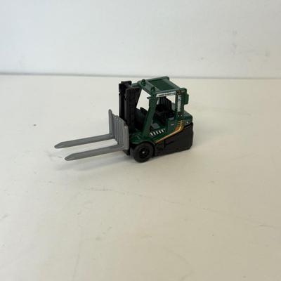 LOT 113: Tara Matchbox 30 Car Carrying Cases w/ Cars