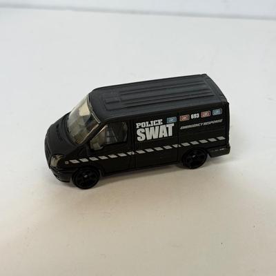 LOT 114: Tara Matchbox 30 Car Carrying Cases w/ Cars