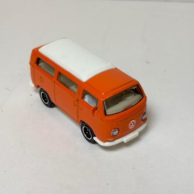 LOT 114: Tara Matchbox 30 Car Carrying Cases w/ Cars