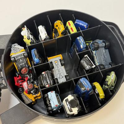 LOT 115: Tara Matchbox 30 Car Carrying Cases w/ Cars