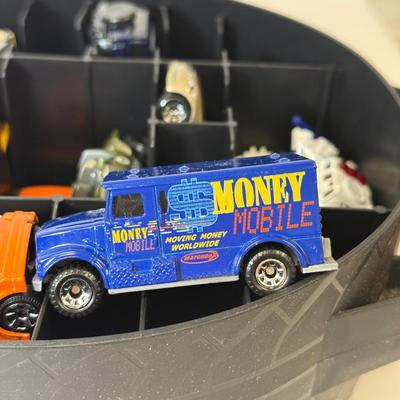 LOT 115: Tara Matchbox 30 Car Carrying Cases w/ Cars