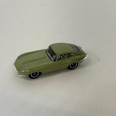 LOT 115: Tara Matchbox 30 Car Carrying Cases w/ Cars