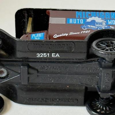 LOT 116: Tara Matchbox 30 Car Carrying Cases w/ Cars