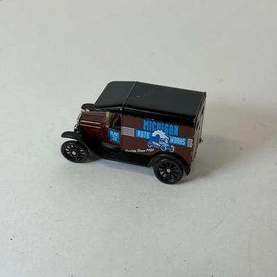 LOT 116: Tara Matchbox 30 Car Carrying Cases w/ Cars
