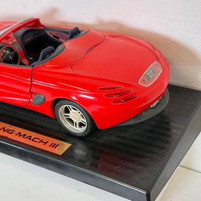 LOT 118: 1:27 Scale Model Vehicles: 3 in Box