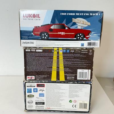 LOT 118: 1:27 Scale Model Vehicles: 3 in Box