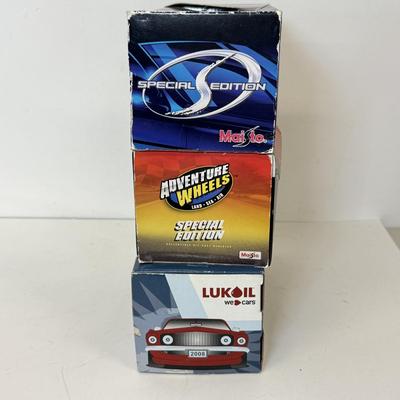 LOT 118: 1:27 Scale Model Vehicles: 3 in Box