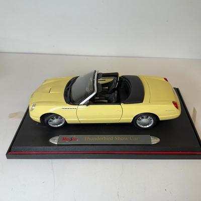 LOT 118: 1:27 Scale Model Vehicles: 3 in Box