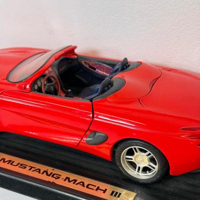 LOT 118: 1:27 Scale Model Vehicles: 3 in Box