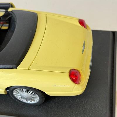 LOT 118: 1:27 Scale Model Vehicles: 3 in Box