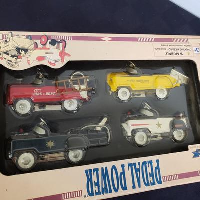 LOT 148: Classic Car Collection- New in Package- Corvette, Thunderbird & More