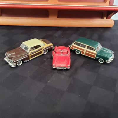 LOT 152: Classic Cars of the Fifties by Franklin Mint with Display Shelf