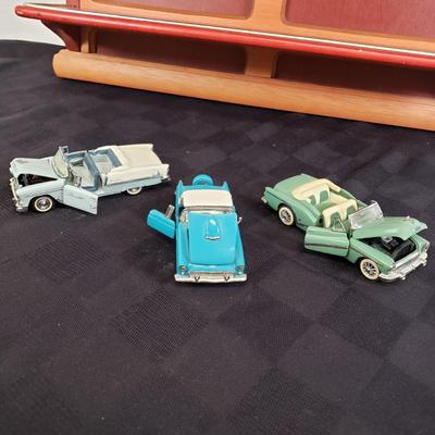 LOT 152: Classic Cars of the Fifties by Franklin Mint with Display Shelf