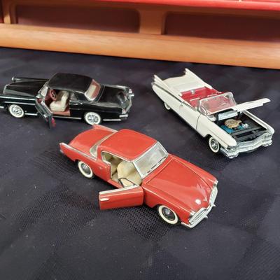 LOT 152: Classic Cars of the Fifties by Franklin Mint with Display Shelf