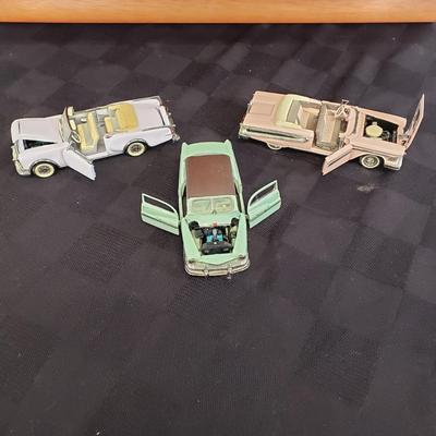 LOT 152: Classic Cars of the Fifties by Franklin Mint with Display Shelf