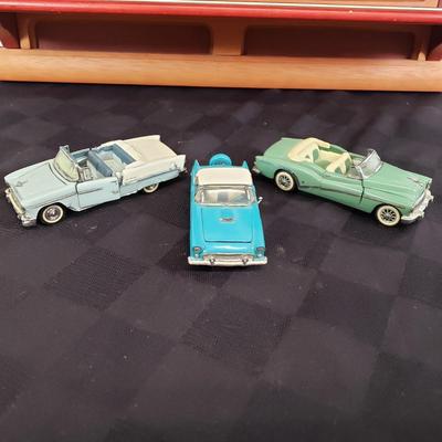 LOT 152: Classic Cars of the Fifties by Franklin Mint with Display Shelf