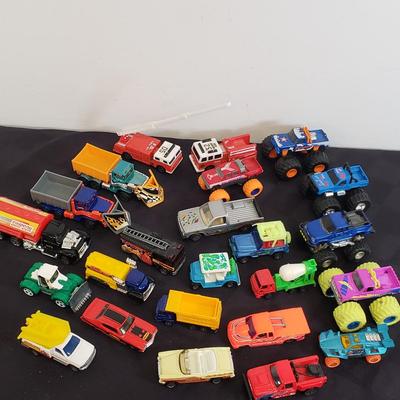 LOT 156: Assorted Matchbox, Hot Wheels & Other Cars & Trucks