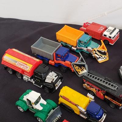 LOT 156: Assorted Matchbox, Hot Wheels & Other Cars & Trucks
