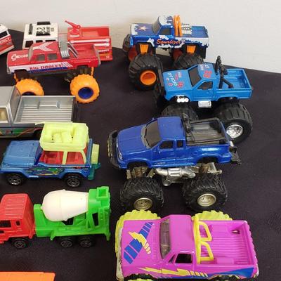 LOT 156: Assorted Matchbox, Hot Wheels & Other Cars & Trucks