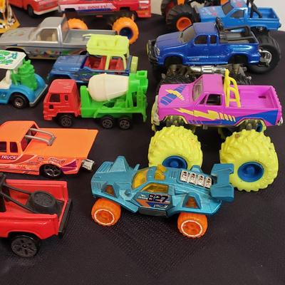 LOT 156: Assorted Matchbox, Hot Wheels & Other Cars & Trucks