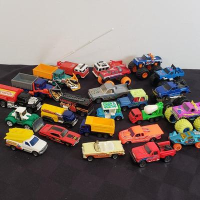 LOT 156: Assorted Matchbox, Hot Wheels & Other Cars & Trucks
