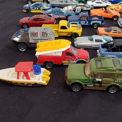 LOT 157: Large Selection of Matchbox Sized Vehicles