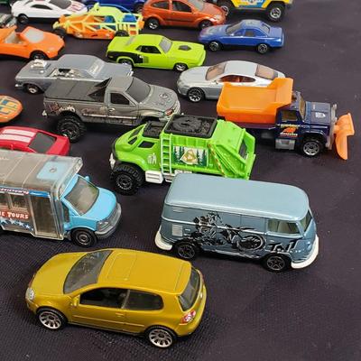 LOT 157: Large Selection of Matchbox Sized Vehicles