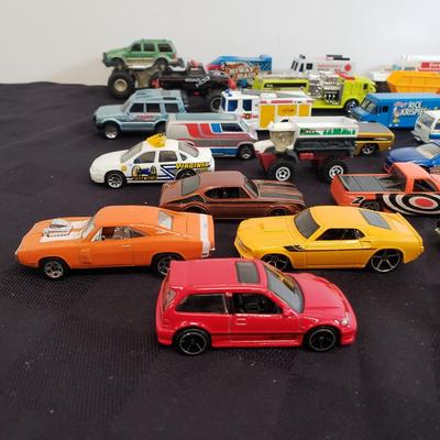 LOT 160: Assorted Hot Wheels, Matchbox & More