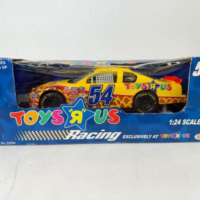 LOT 202: Toys R Us Trucks & Matchbox: Spongebob & Go Diego Go