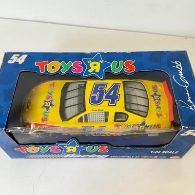 LOT 202: Toys R Us Trucks & Matchbox: Spongebob & Go Diego Go