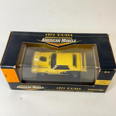 LOT 203: iCar Cadillac Escalade, Ertl American Muscle 1971 Cuba & More