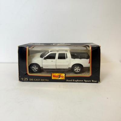 LOT 203: iCar Cadillac Escalade, Ertl American Muscle 1971 Cuba & More