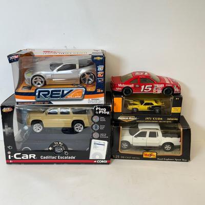 LOT 203: iCar Cadillac Escalade, Ertl American Muscle 1971 Cuba & More