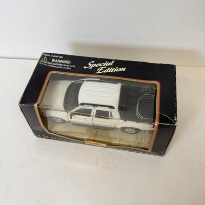 LOT 203: iCar Cadillac Escalade, Ertl American Muscle 1971 Cuba & More