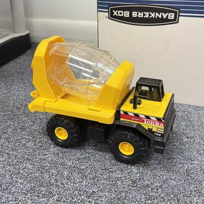 LOT 208: Large Tonka Construction Toy Vehicles