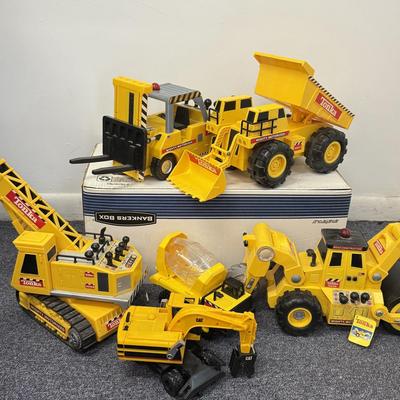 LOT 208: Large Tonka Construction Toy Vehicles