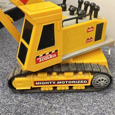 LOT 208: Large Tonka Construction Toy Vehicles