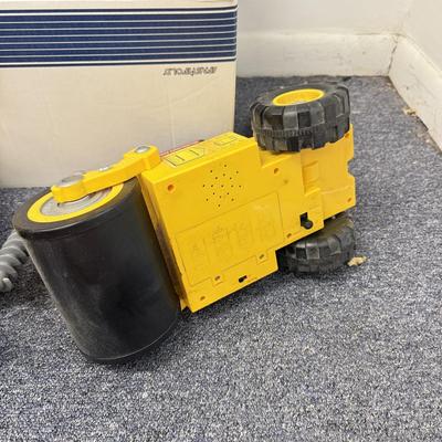 LOT 208: Large Tonka Construction Toy Vehicles