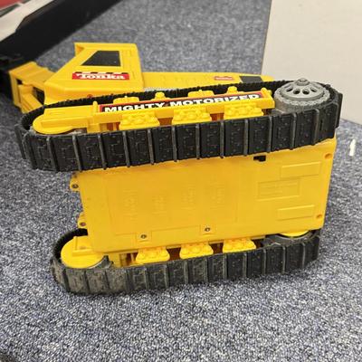 LOT 208: Large Tonka Construction Toy Vehicles