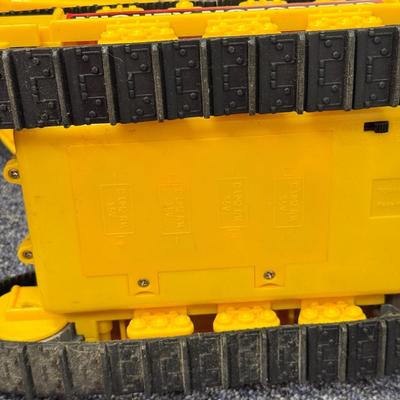 LOT 208: Large Tonka Construction Toy Vehicles