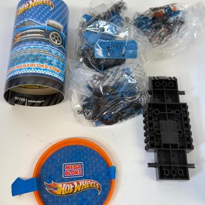 LOT: 214: Lego Collection: 2 Boxes & Bin w/ Loose