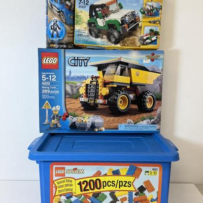 LOT: 214: Lego Collection: 2 Boxes & Bin w/ Loose