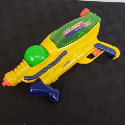 LOT 224: Vintage Larami Super Soakers with Assortment of Target Boards