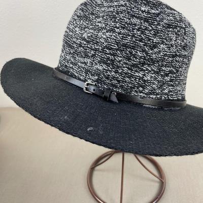 New Coco + Carmen Women’s Fedora Hat Black Brim