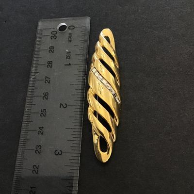 Pretty gold tone brooch pin