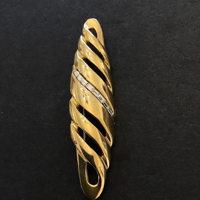 Pretty gold tone brooch pin