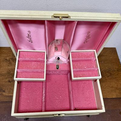 Sale Photo Thumbnail #488: Lined inside, note that music box does not wind or work.