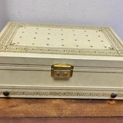 Sale Photo Thumbnail #486: Lined inside, note that music box does not wind or work.