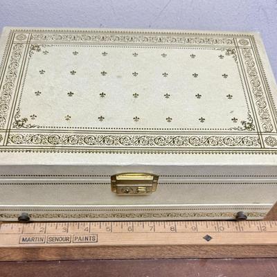 Sale Photo Thumbnail #485: Lined inside, note that music box does not wind or work.