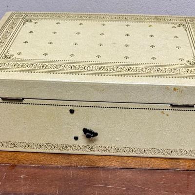 Sale Photo Thumbnail #482: Lined inside, note that music box does not wind or work.